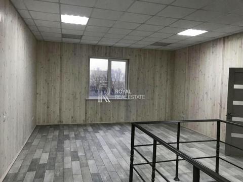 комерційна за адресою Лауреатська вул., 8