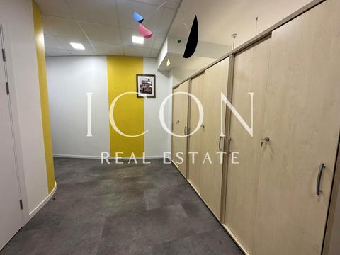 комерційна за адресою Спортивна пл., 1