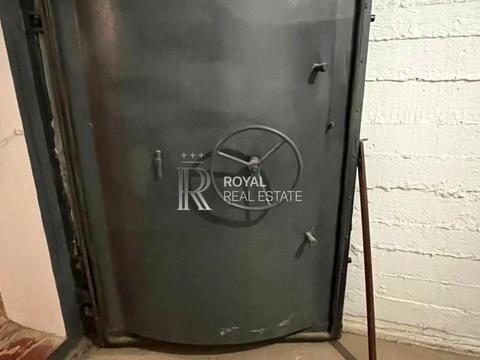 комерційна за адресою Київ, Лаврська вул. (Січневого Повстання), 8