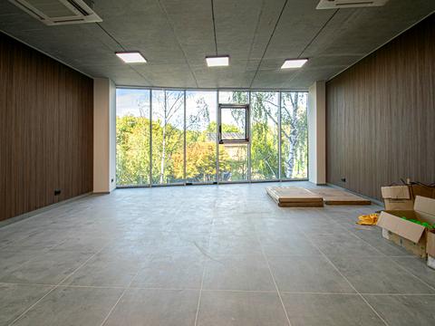 комерційна за адресою Паращука вул., 14