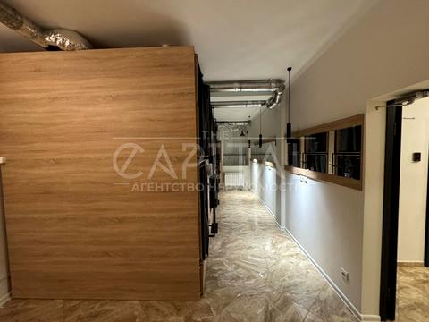 комерційна за адресою Десятинна вул., 7