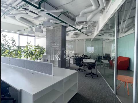 комерційна за адресою Спортивна пл., 1