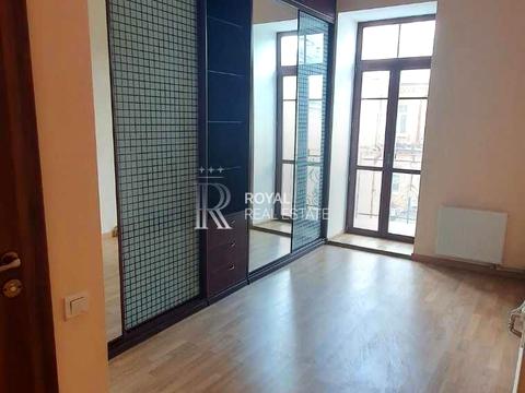 комерційна за адресою Круглоуніверситетська вул., 4