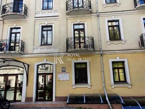 комерційна за адресою Круглоуніверситетська вул., 4