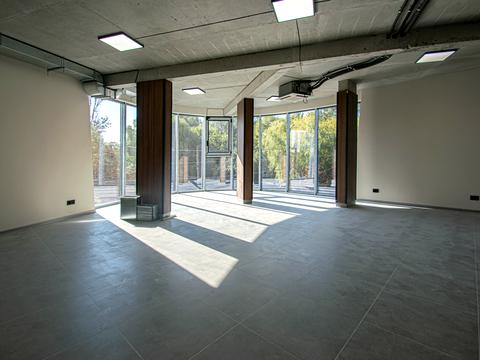 комерційна за адресою Паращука вул., 14