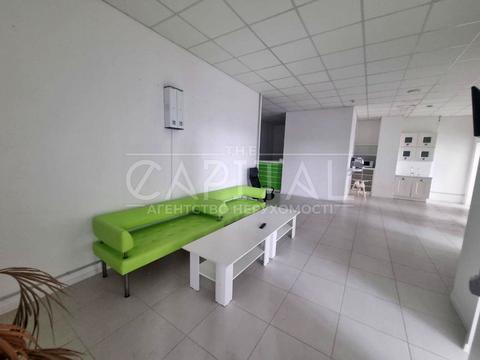 комерційна за адресою Кловський узвіз, 1