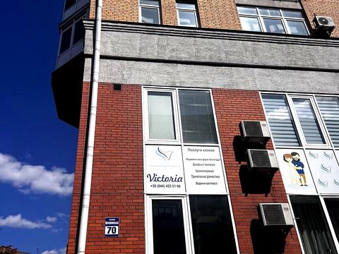 комерційна за адресою Почайнинська вул., 70