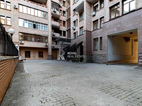 комерційна за адресою Павлівська вул., 18