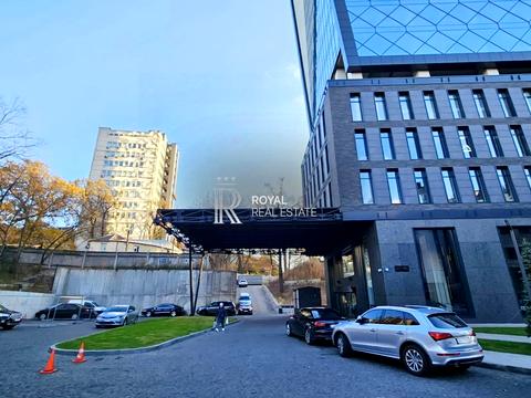 комерційна за адресою Василя Стуса вул., 35-37