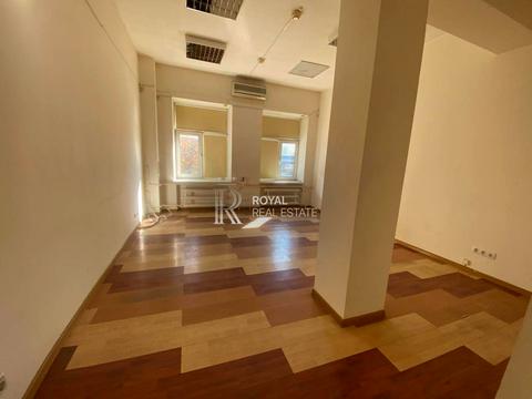 комерційна за адресою Лугова вул., 2/6