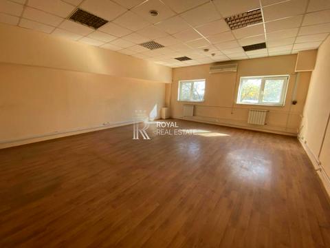 комерційна за адресою Лугова вул., 2/6