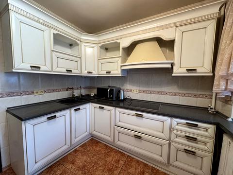 квартира за адресою Анни Ахматової вул., 15