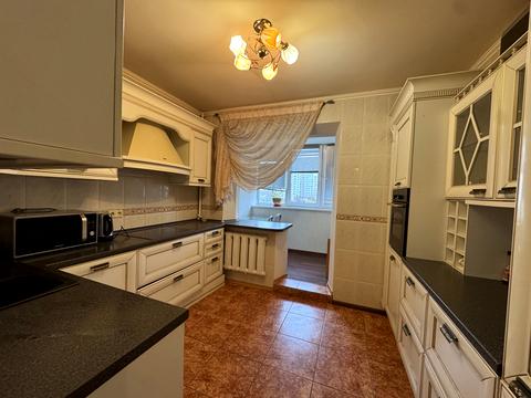 квартира за адресою Анни Ахматової вул., 15