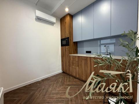 комерційна за адресою Хрещатик вул., 16