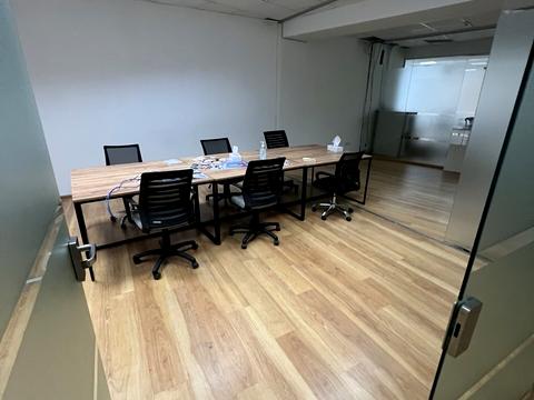 комерційна за адресою Євгена Коновальця вул. (Щорса), 36-Д