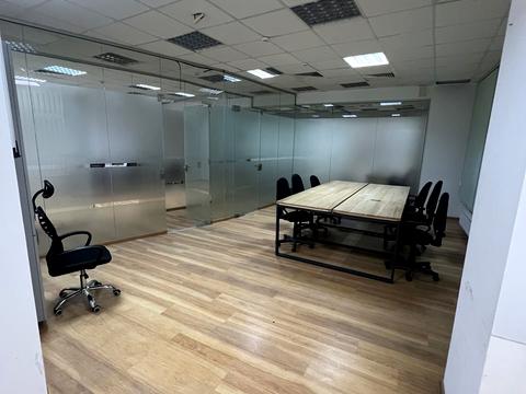 комерційна за адресою Євгена Коновальця вул. (Щорса), 36-Д