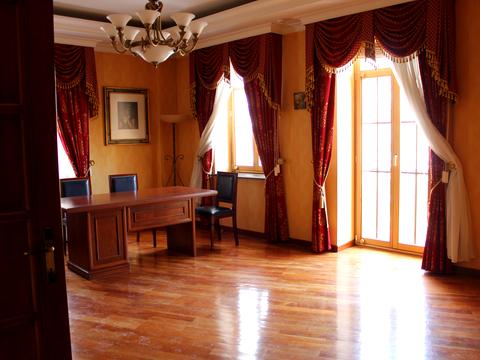 комерційна за адресою Андріївський узвіз, 7-А