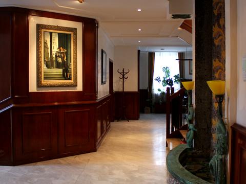 комерційна за адресою Андріївський узвіз, 7-А