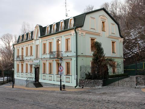 комерційна за адресою Андріївський узвіз, 7-А