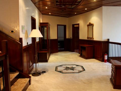 комерційна за адресою Андріївський узвіз, 7-А