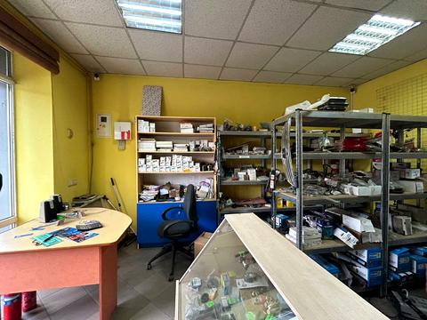 комерційна за адресою Незалежності вул., 225