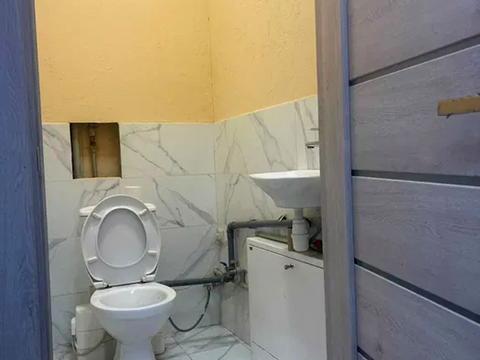 комерційна за адресою Володимира Івасюка вул., 76а