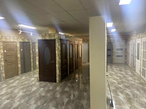 комерційна за адресою Володимира Івасюка вул., 76а