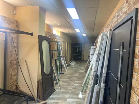 комерційна за адресою Володимира Івасюка вул., 76а