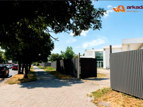 комерційна за адресою Євгена Коновальця вул., 146