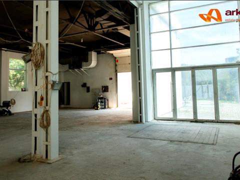 комерційна за адресою Євгена Коновальця вул., 146