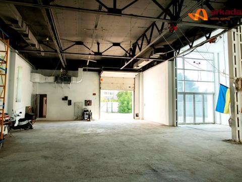 комерційна за адресою Євгена Коновальця вул., 146