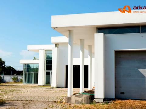 комерційна за адресою Євгена Коновальця вул., 146