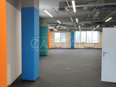 комерційна за адресою Вацлава Гавела бульв. (Івана Лепсе), 6-В