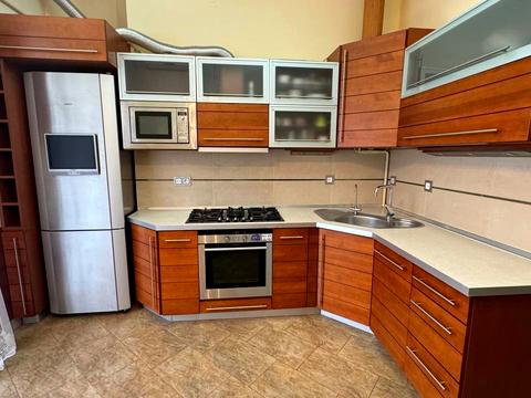 квартира за адресою Євгена Коновальця вул. (), 25