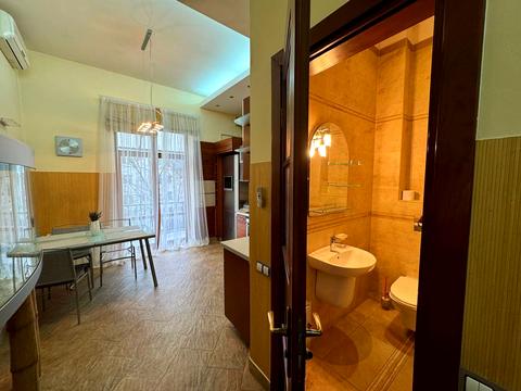 квартира за адресою Євгена Коновальця вул. (), 25