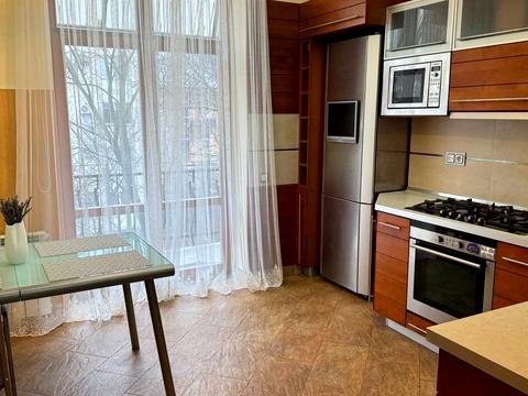 квартира за адресою Євгена Коновальця вул. (), 25