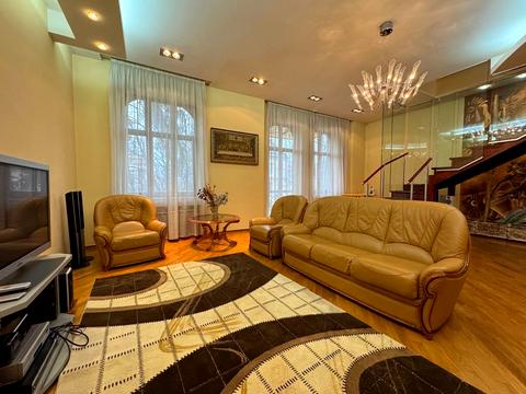 квартира за адресою Євгена Коновальця вул. (), 25