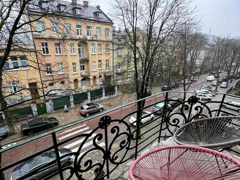 квартира за адресою Євгена Коновальця вул. (), 25