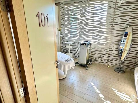 комерційна за адресою Запорізька вул., 1