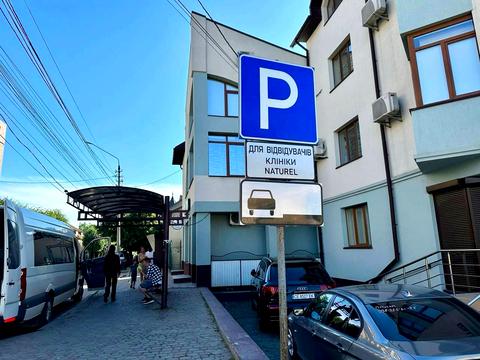 комерційна за адресою Запорізька вул., 1