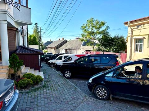 комерційна за адресою Запорізька вул., 1