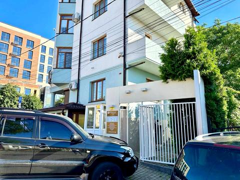 комерційна за адресою Запорізька вул., 1