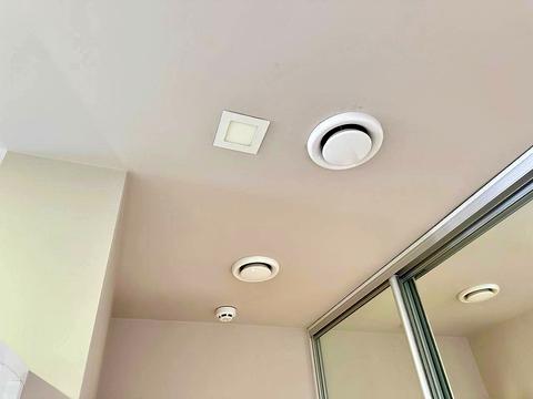 комерційна за адресою Запорізька вул., 1