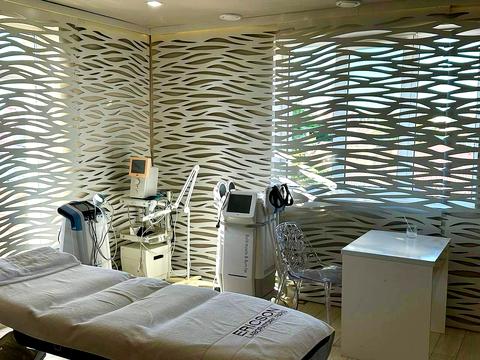 комерційна за адресою Запорізька вул., 1