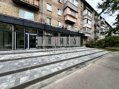 коммерческая по адресу Строителей ул., 4