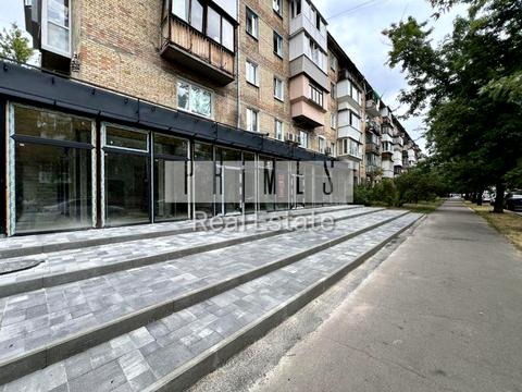 коммерческая по адресу Строителей ул., 4