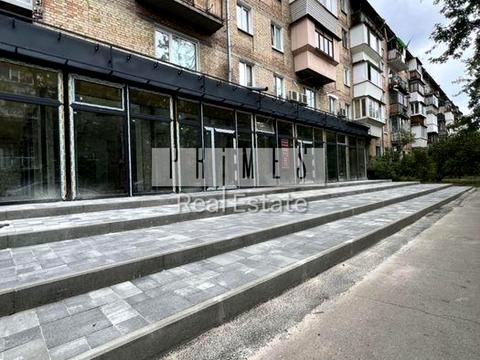 комерційна за адресою Будівельників вул., 4