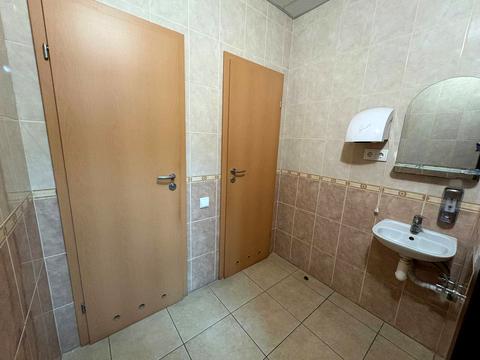 комерційна за адресою Богдана Хмельницького вул., 212