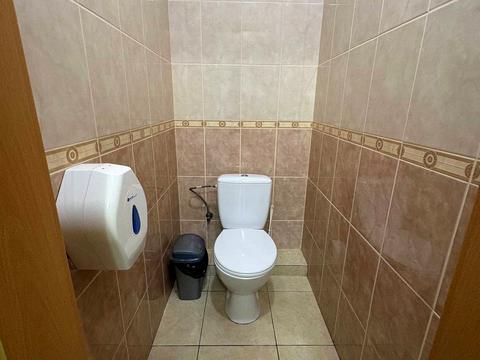 комерційна за адресою Богдана Хмельницького вул., 212