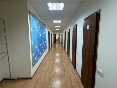 комерційна за адресою Богдана Хмельницького вул., 212